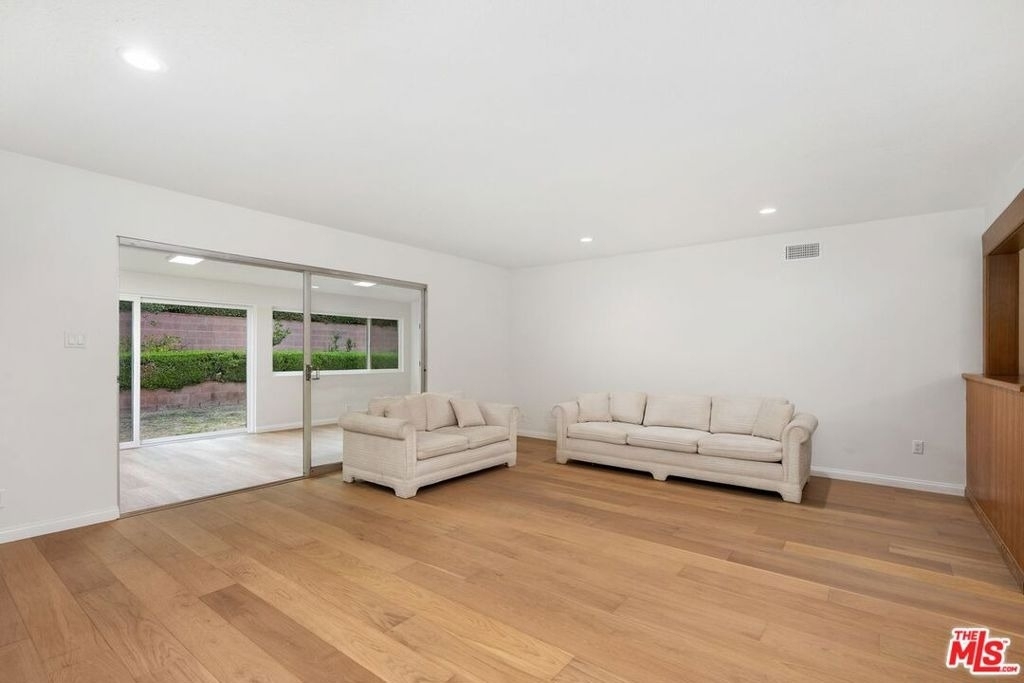 6204 S Corning Avenue - Photo 5