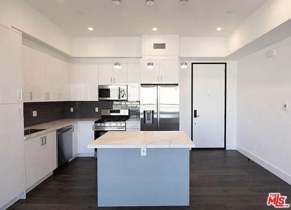 5254 Denny Avenue - Photo 4