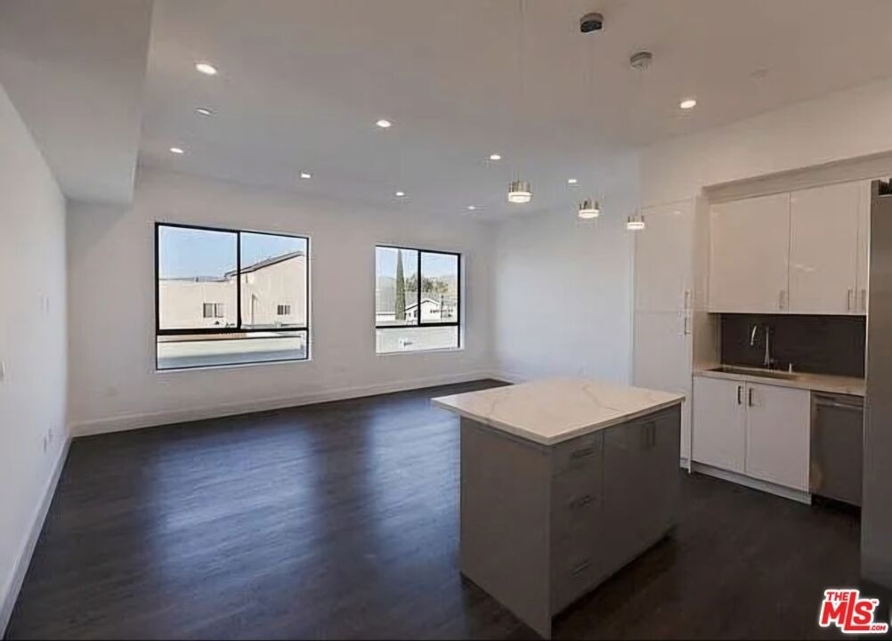 5254 Denny Avenue - Photo 2