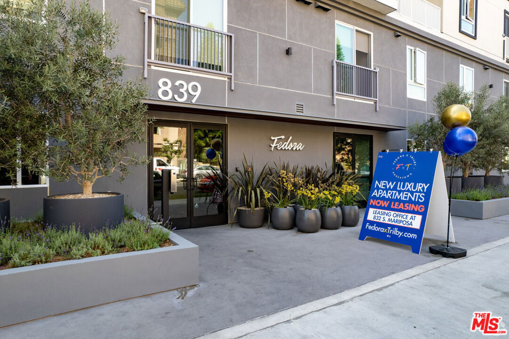 839 Fedora Street - Photo 2