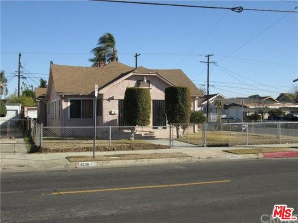 4240 S Denker Avenue - Photo 4