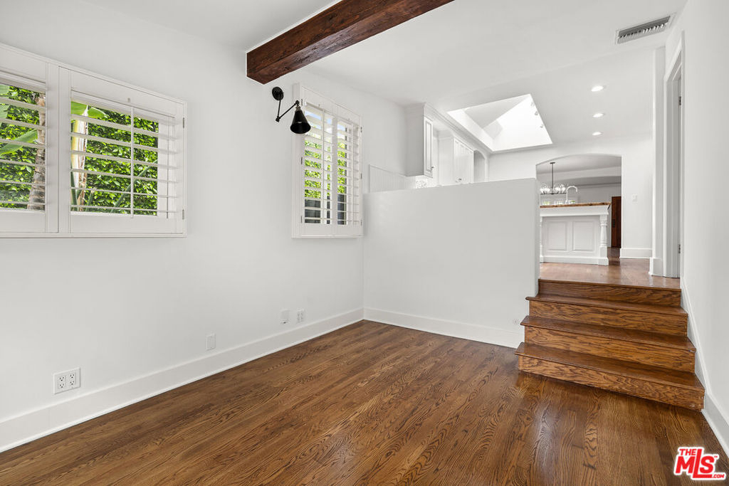 521 Westbourne Drive - Photo 9