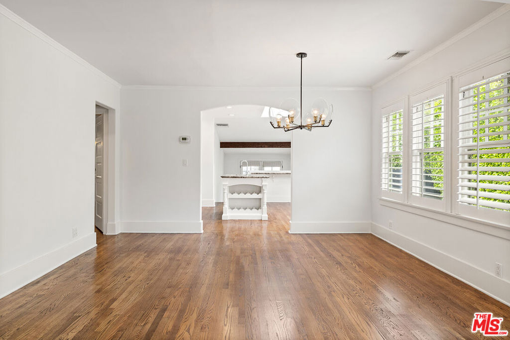 521 Westbourne Drive - Photo 3