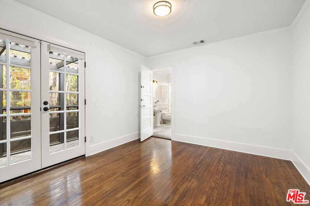 521 Westbourne Drive - Photo 13