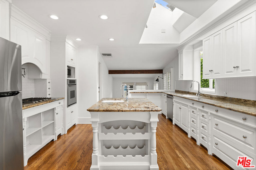521 Westbourne Drive - Photo 5