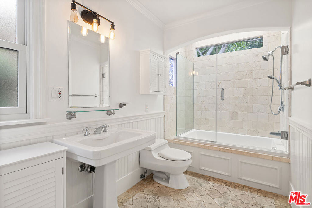 521 Westbourne Drive - Photo 10