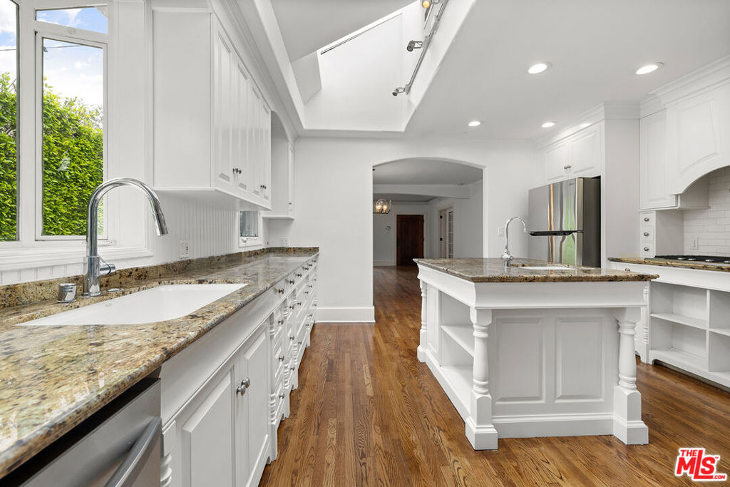 521 Westbourne Drive - Photo 6