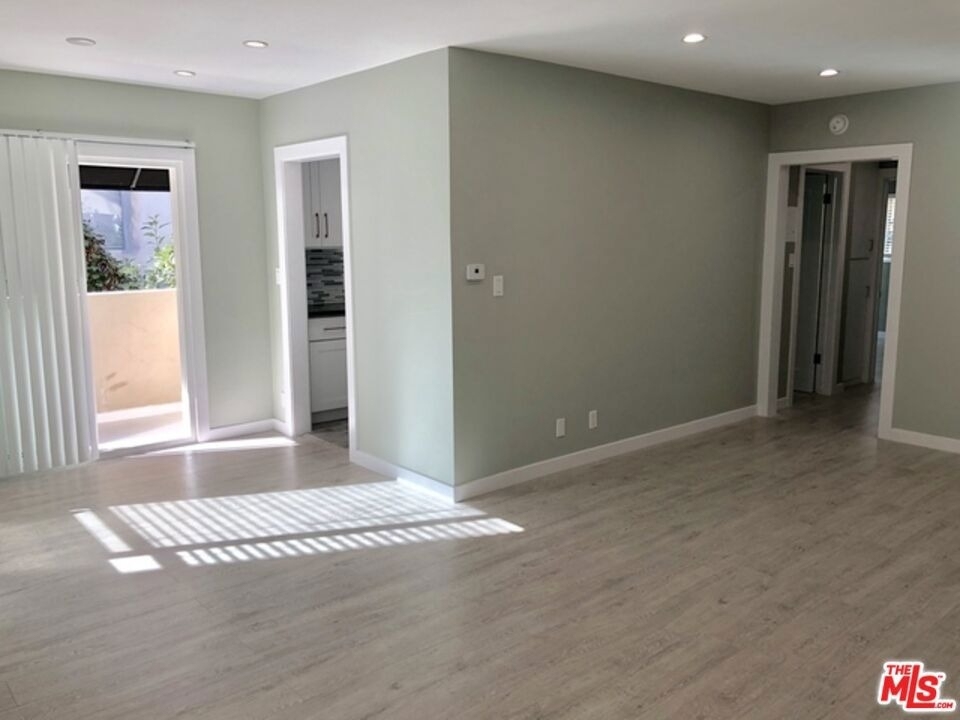 815 S Sherbourne Drive - Photo 11