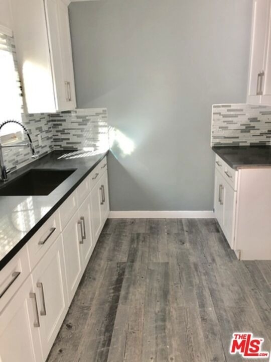 815 S Sherbourne Drive - Photo 2