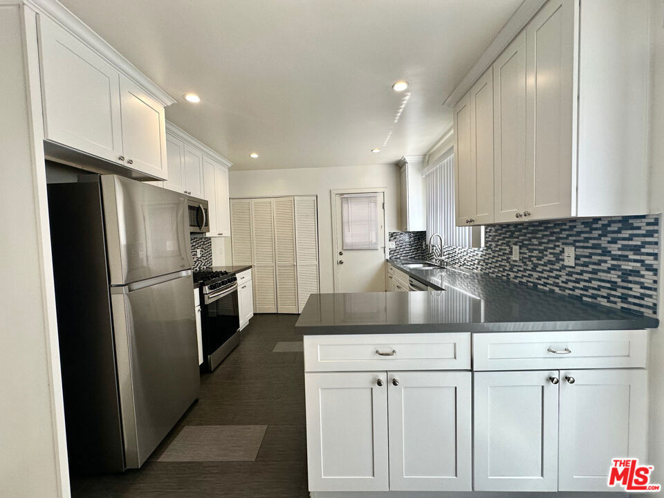 1155 Horn Avenue - Photo 2