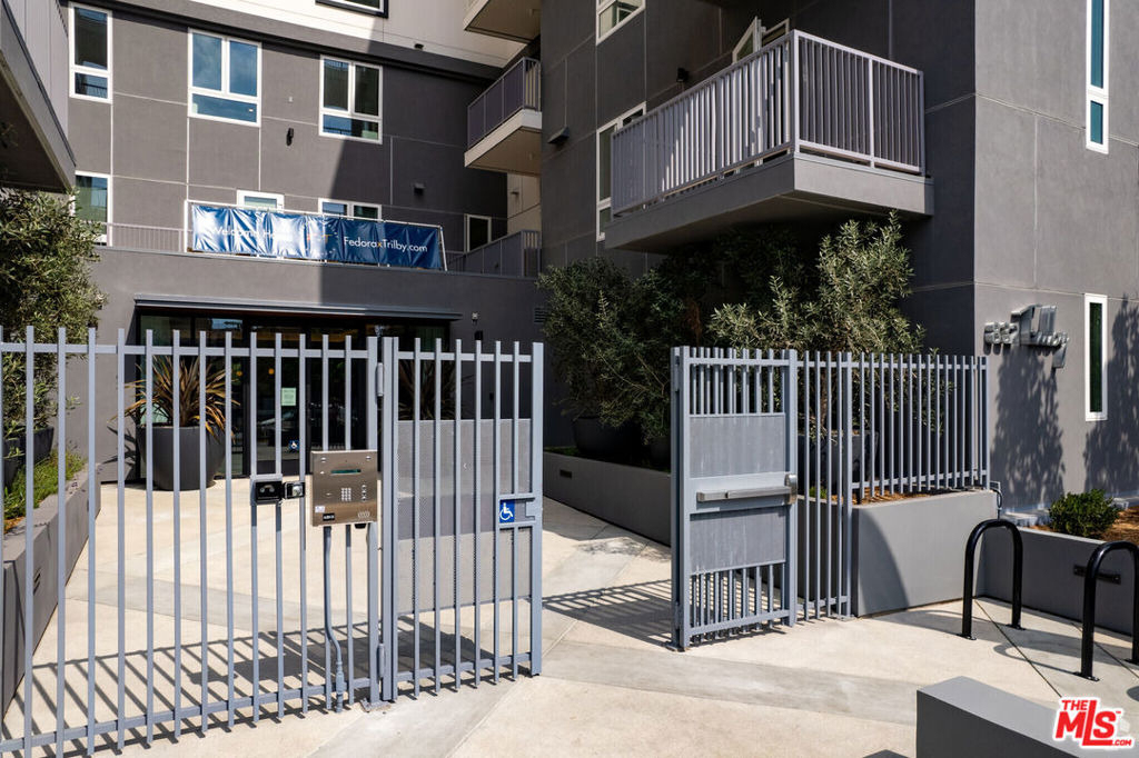 839 Fedora Street - Photo 3