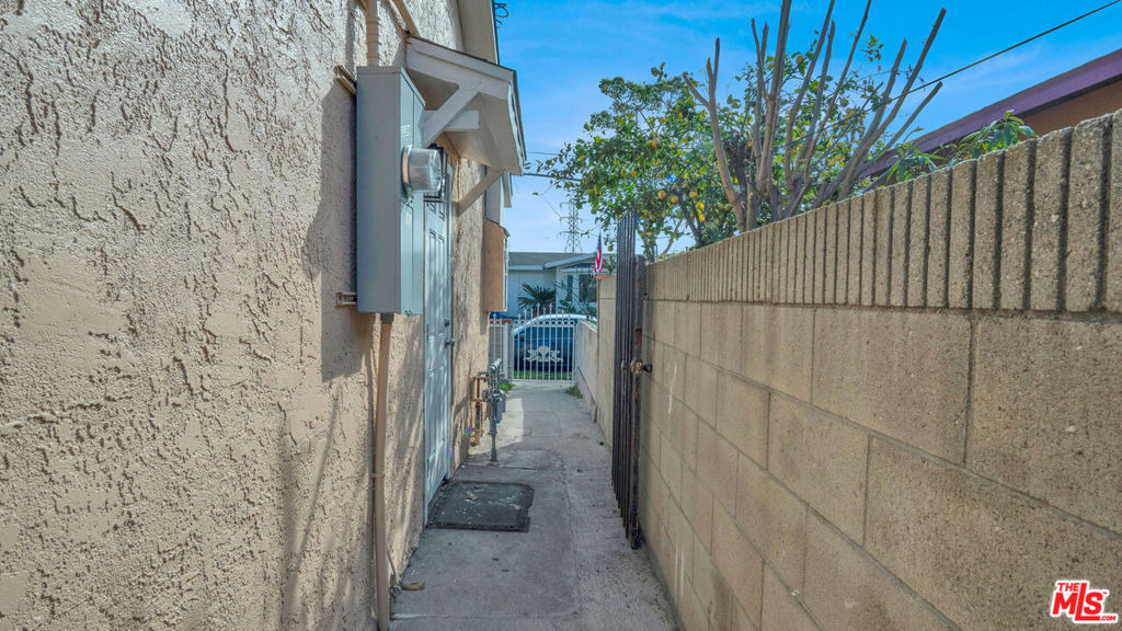 2239 W Lincoln Street - Photo 25