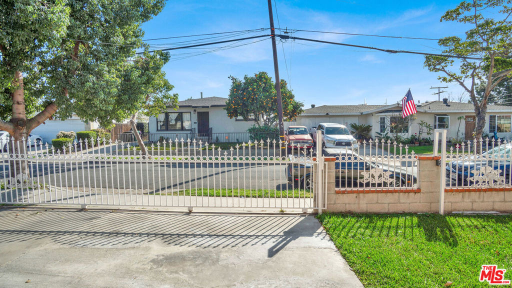 2239 W Lincoln Street - Photo 3