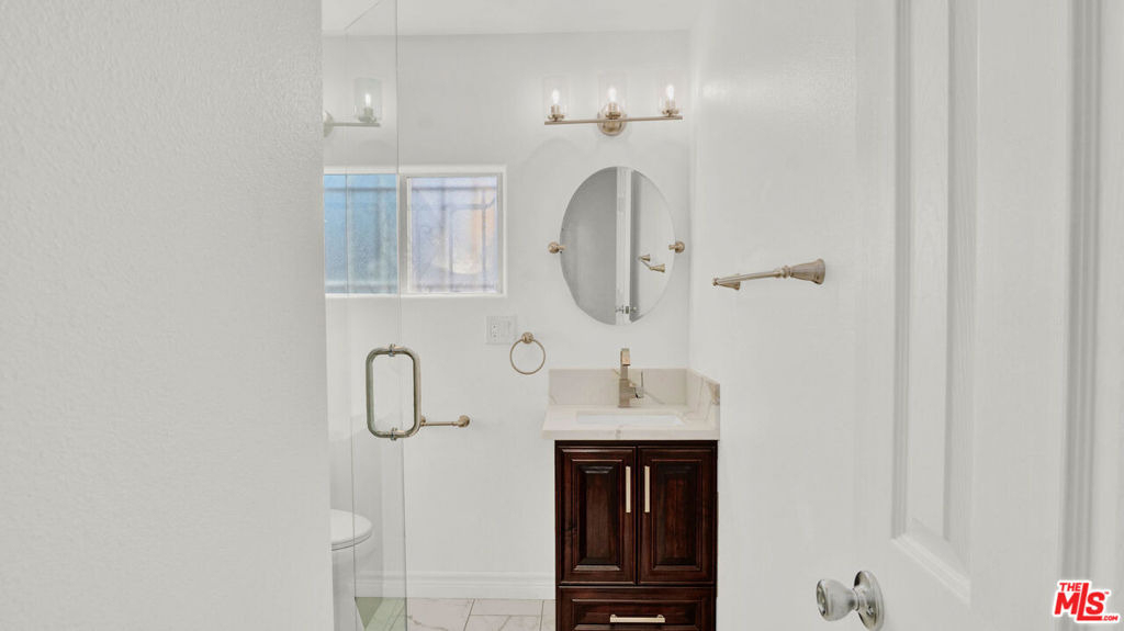 2239 W Lincoln Street - Photo 16