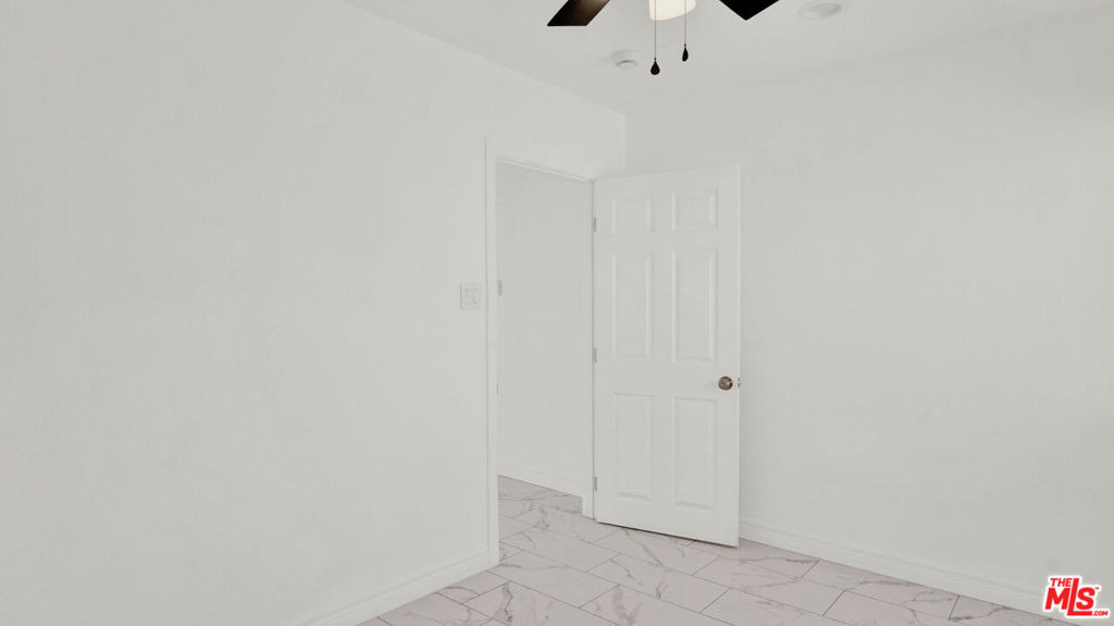 2239 W Lincoln Street - Photo 12