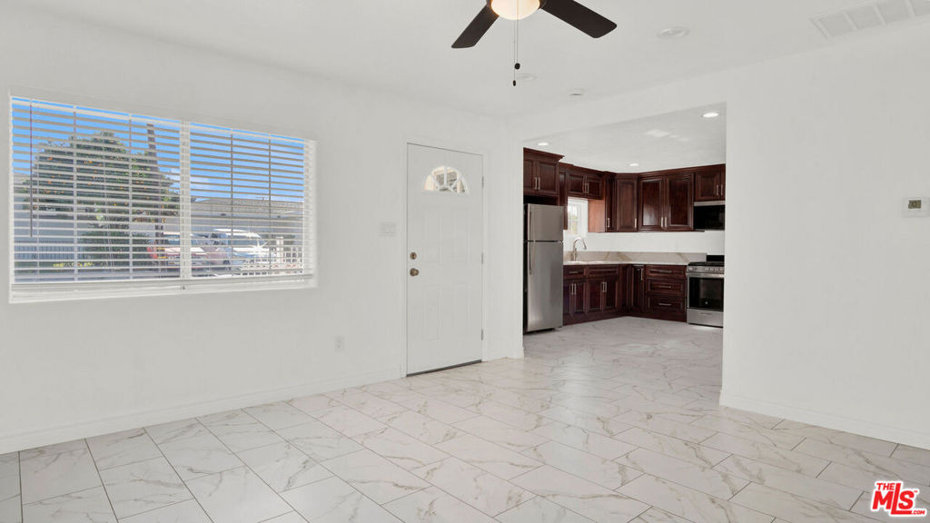 2239 W Lincoln Street - Photo 4