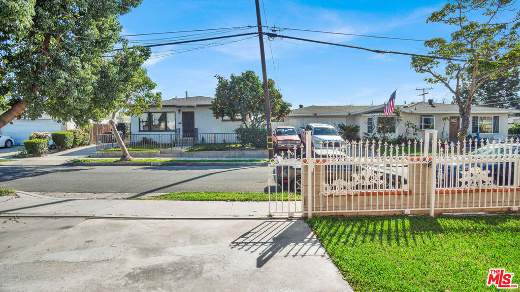 2239 W Lincoln Street - Photo 2