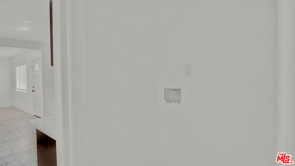 2239 W Lincoln Street - Photo 15