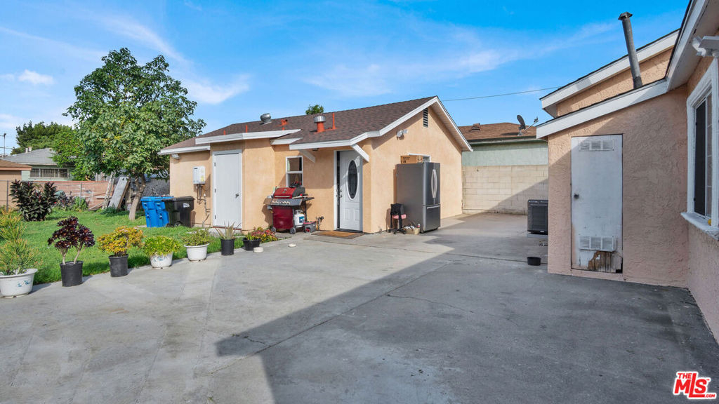 2239 W Lincoln Street - Photo 24
