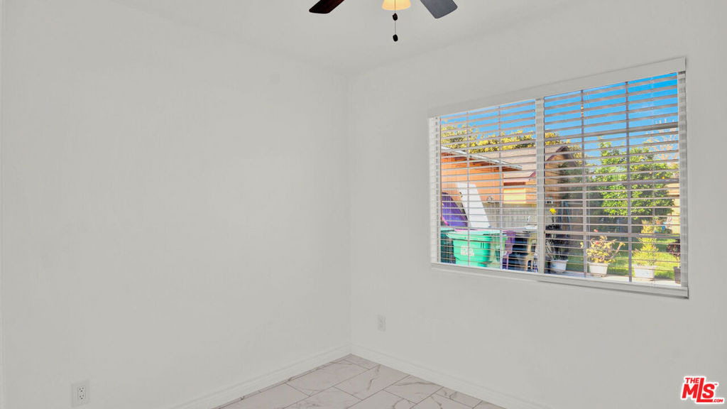 2239 W Lincoln Street - Photo 19