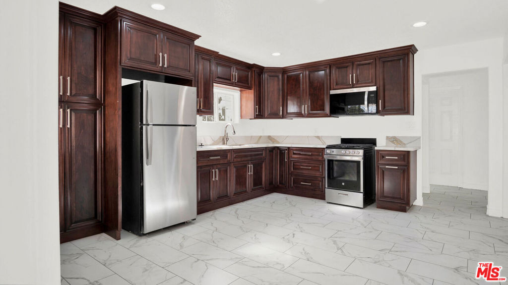 2239 W Lincoln Street - Photo 8
