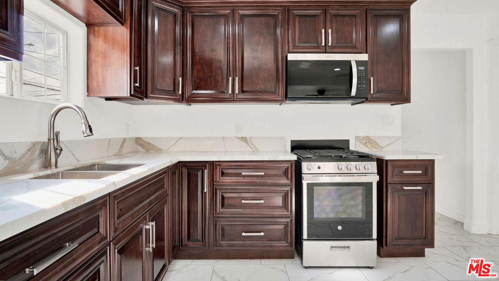 2239 W Lincoln Street - Photo 9