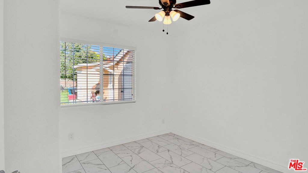 2239 W Lincoln Street - Photo 13