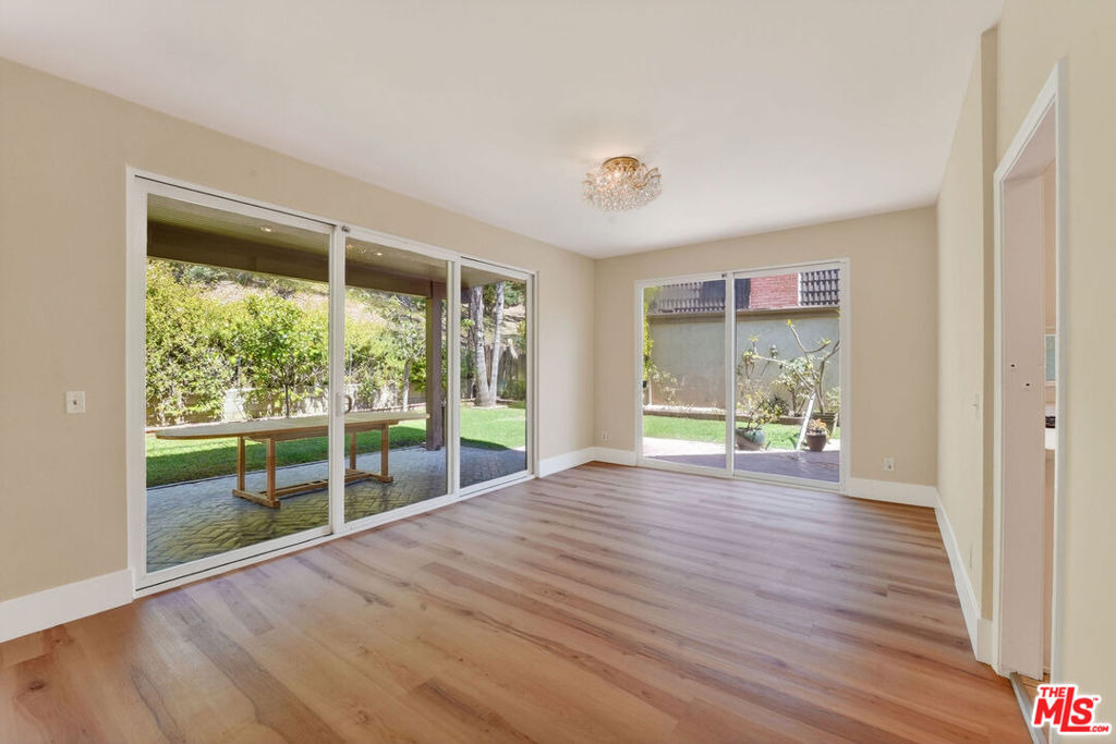 1288 Calle De Sevilla - Photo 10