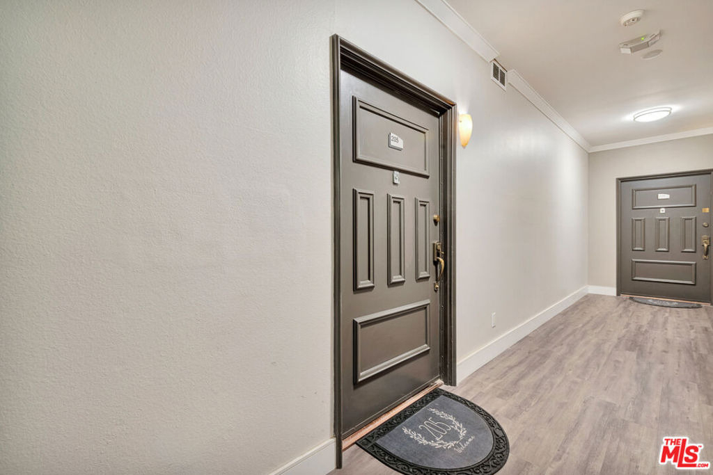 1727 S Bentley Avenue - Photo 26