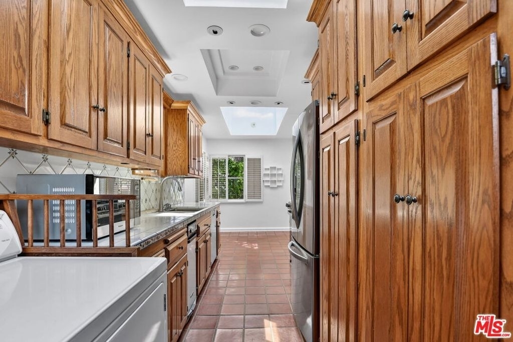 10341 Keswick Avenue - Photo 15