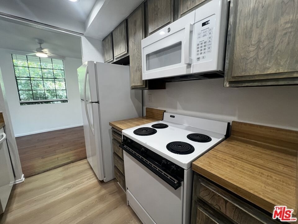 750 N Kings Road - Photo 6