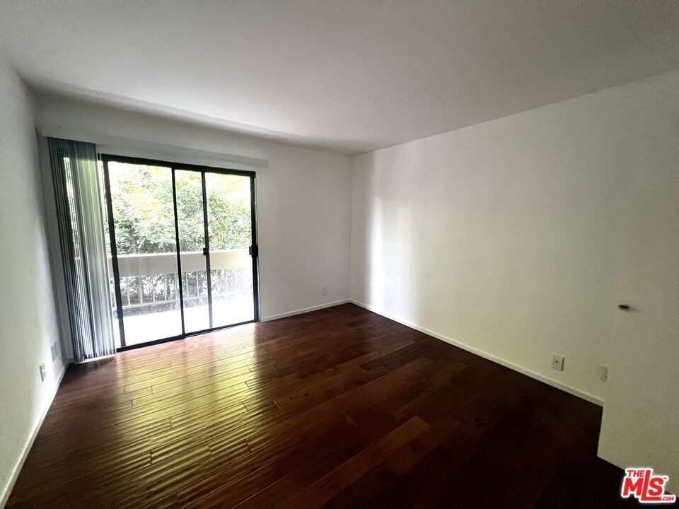 750 N Kings Road - Photo 7