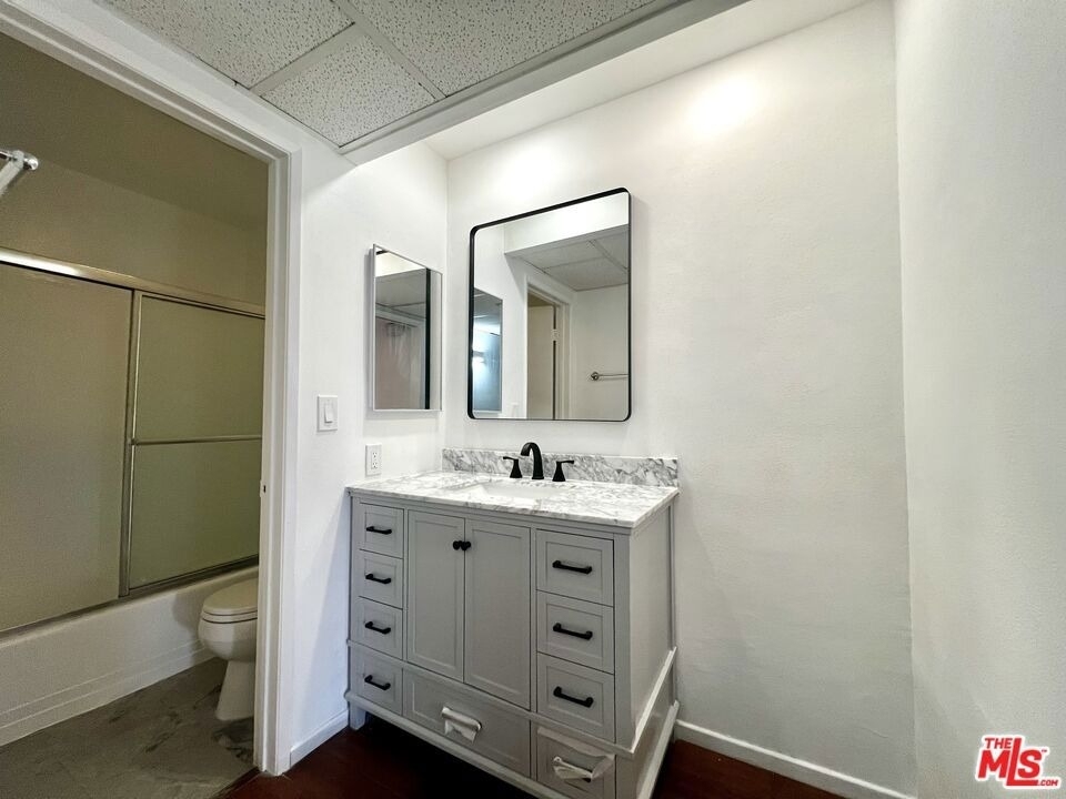 750 N Kings Road - Photo 8