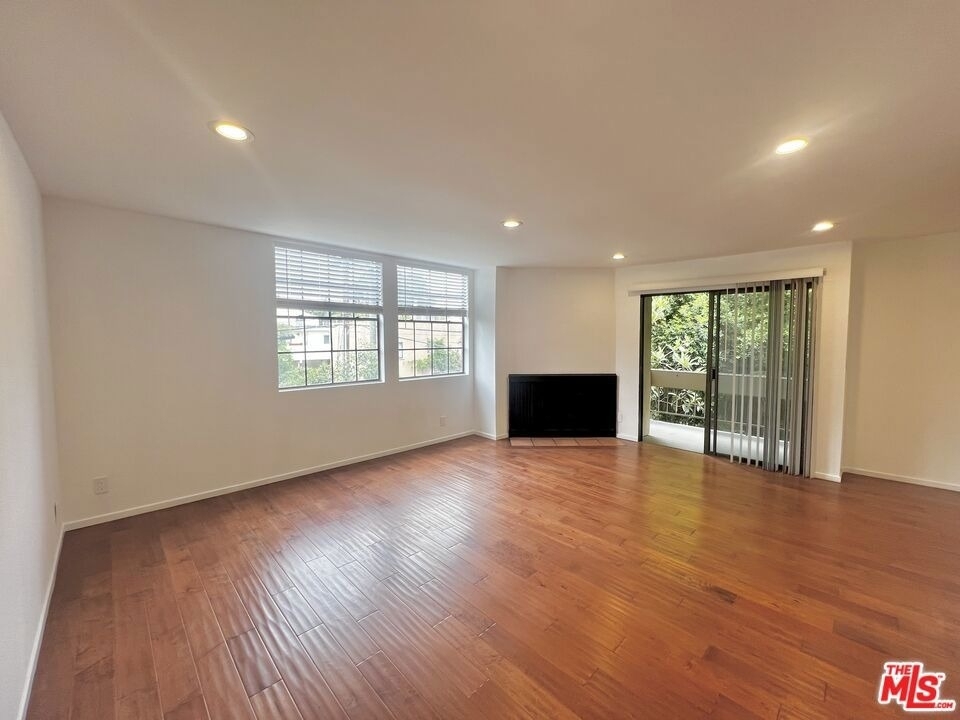 750 N Kings Road - Photo 0