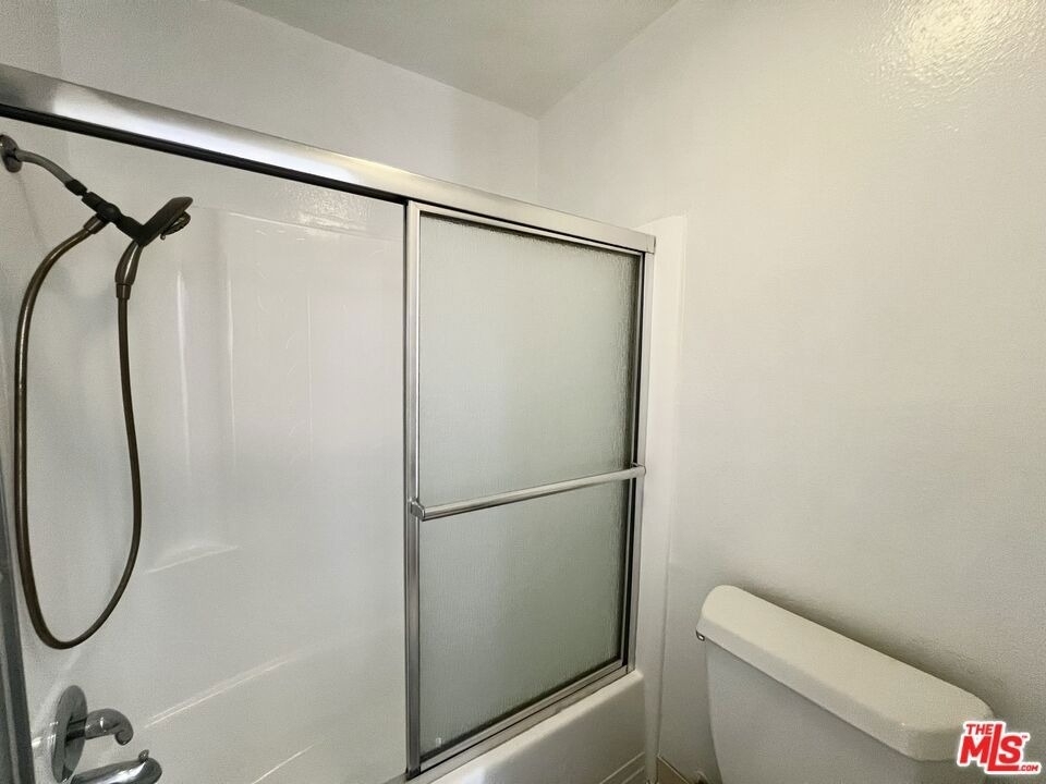 750 N Kings Road - Photo 9