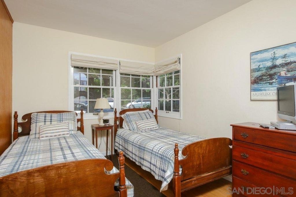 1045 Adella - Photo 17