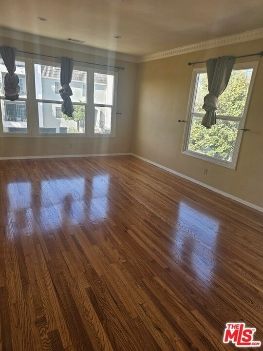 1752 Glendon Avenue - Photo 2
