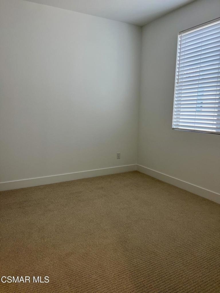 740 Edward Scholle Drive - Photo 23