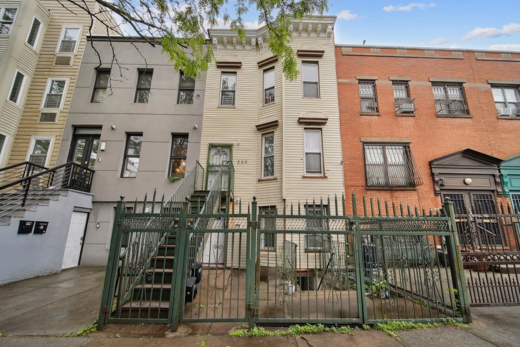 239 Sumpter Street - Photo 6