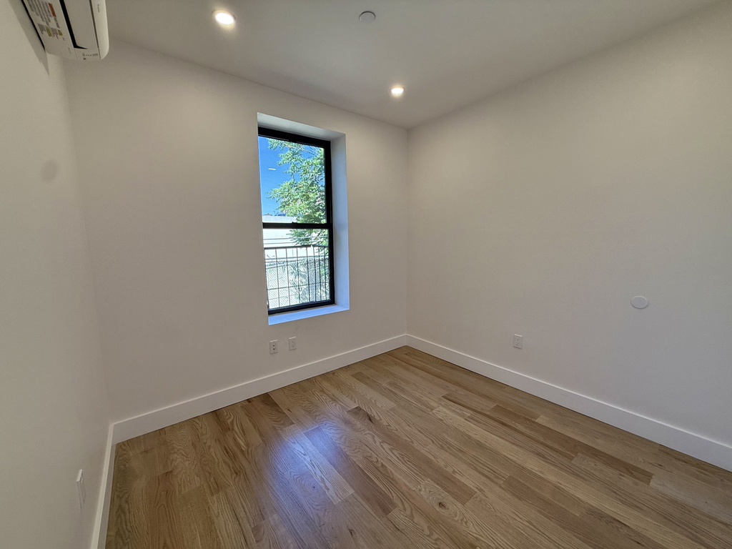 2320 Bedford Ave - Photo 6