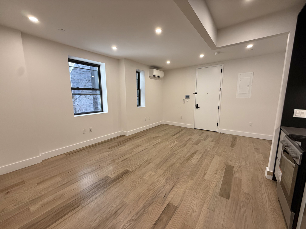 2320 Bedford Ave - Photo 4