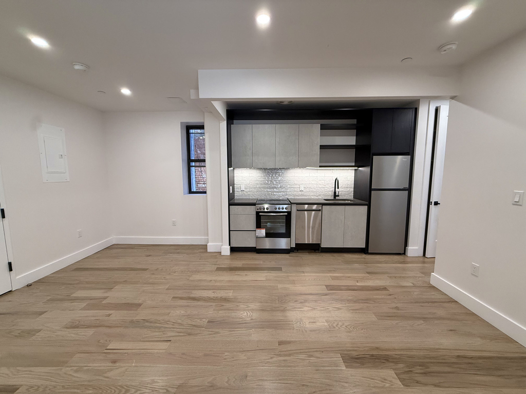 2320 Bedford Ave - Photo 2