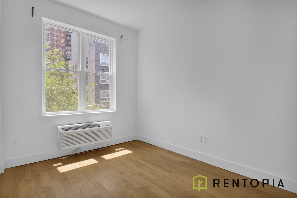 28 Meserole Street - Photo 2