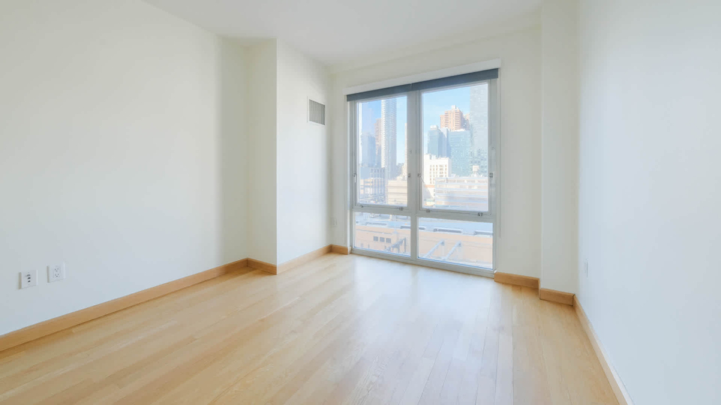 431 W 37th Street - Photo 13