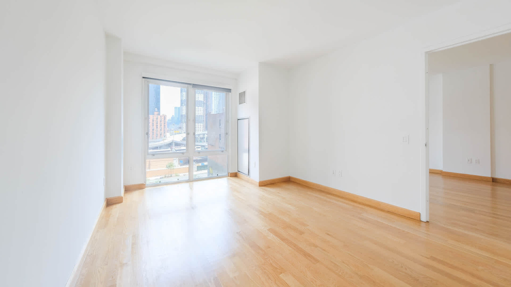 431 W 37th Street - Photo 33