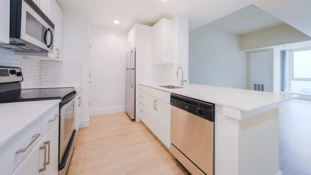 1 Harborside Place - Photo 6