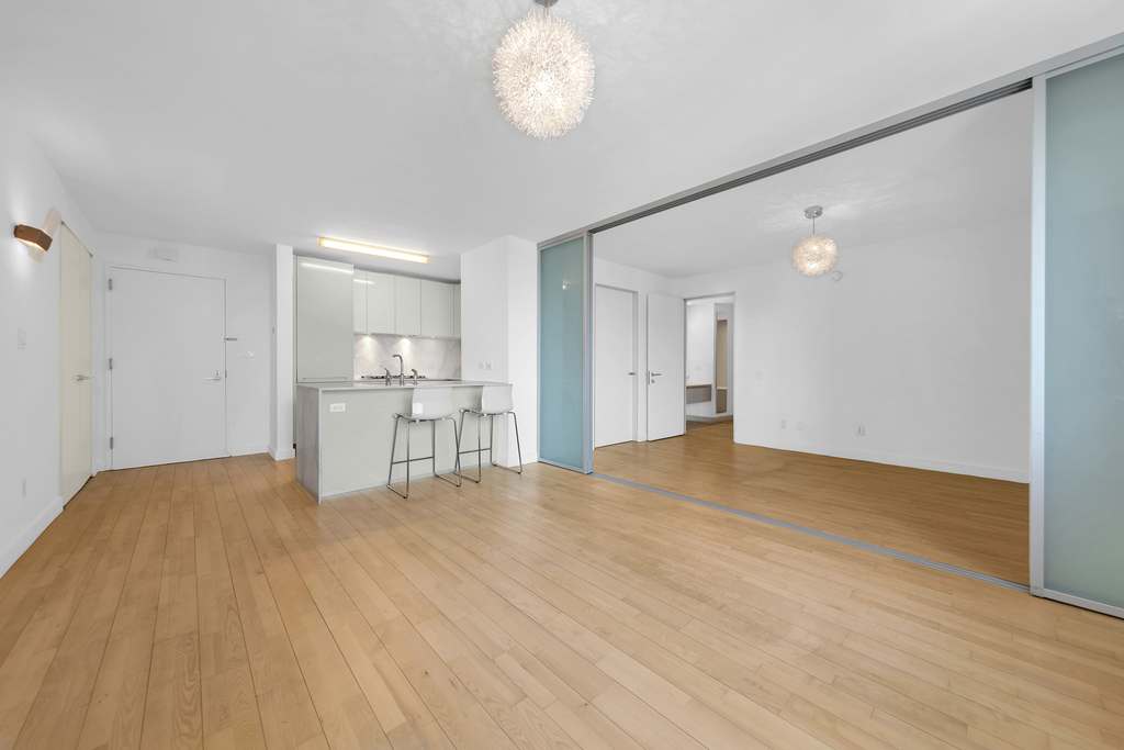322 W 57th St - Photo 2