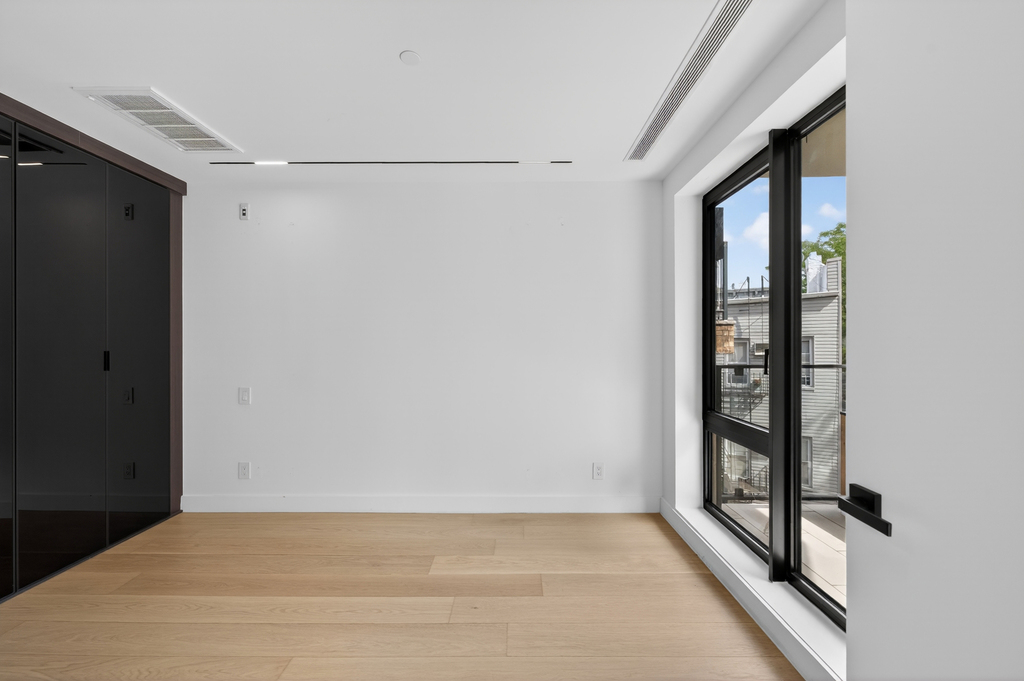 61 N Henry St - Photo 7