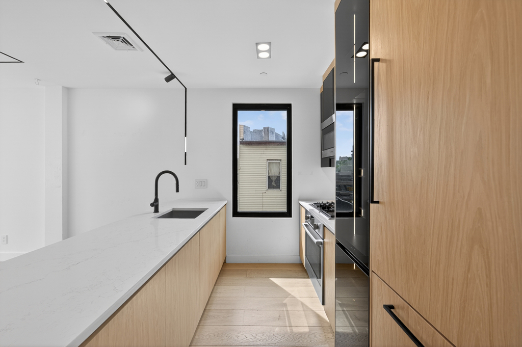 61 N Henry St - Photo 4