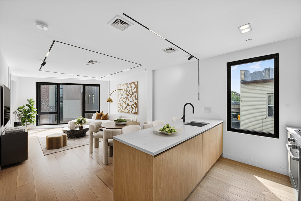 61 N Henry St - Photo 0